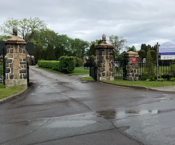 Saint-François-Xavier Cemetery